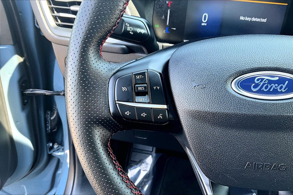 Used 2025 Ford Escape ST-Line Select AWD/4WD image 18