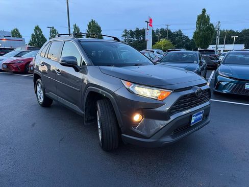 Used 2021 Toyota RAV4 XLE w/ Convenience Package AWD/4WD image 3