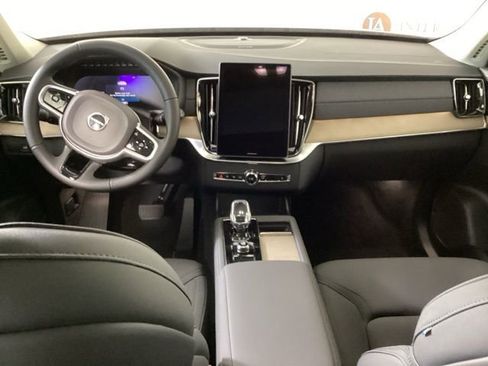 New 2026 Volvo XC90 B6 Plus w/ Protection Package Premier image 11