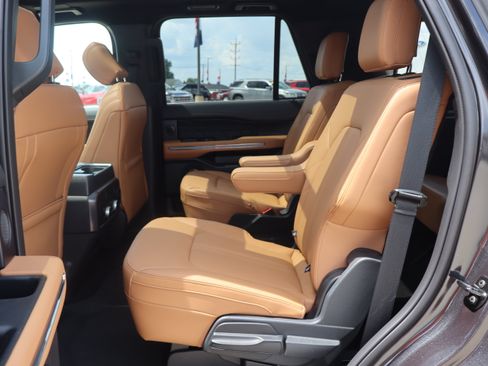 Used 2024 Ford Expedition Platinum AWD/4WD image 10