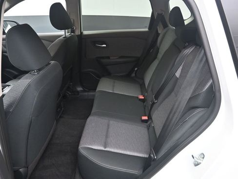 Used 2023 Nissan Rogue SV image 28