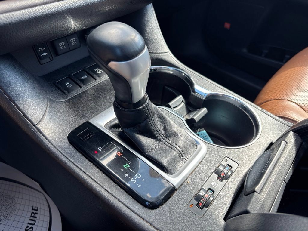 Used 2018 Toyota Highlander Limited Platinum AWD/4WD image 32