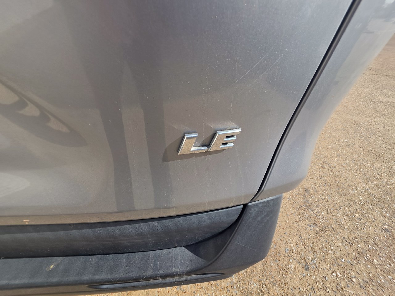Used 2021 Toyota RAV4 LE FWD image 5