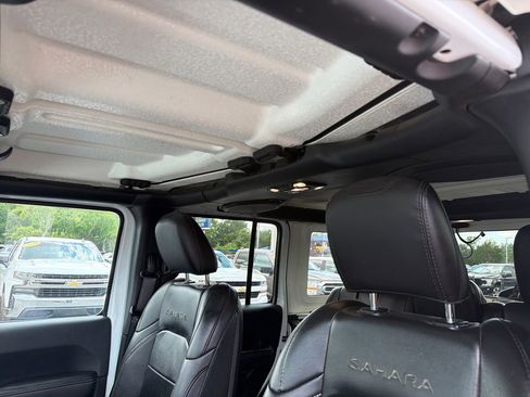 Used 2019 Jeep Wrangler Unlimited Sahara AWD/4WD image 32
