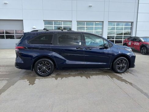 Used 2025 Toyota Sienna XSE w/ XSE Plus Package AWD/4WD image 8