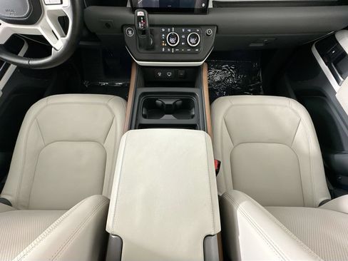 Certified 2024 Land Rover Defender 110 SE AWD/4WD image 22