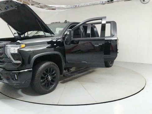 Used 2025 Chevrolet Silverado 2500 High Country w/ Midnight Edition image 9