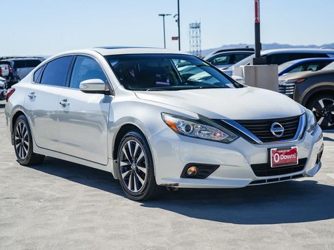 Used 2016 Nissan Altima 2.5 SV w/ Convenience Package FWD image 5