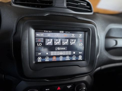Used 2020 Jeep Renegade Altitude AWD/4WD image 27