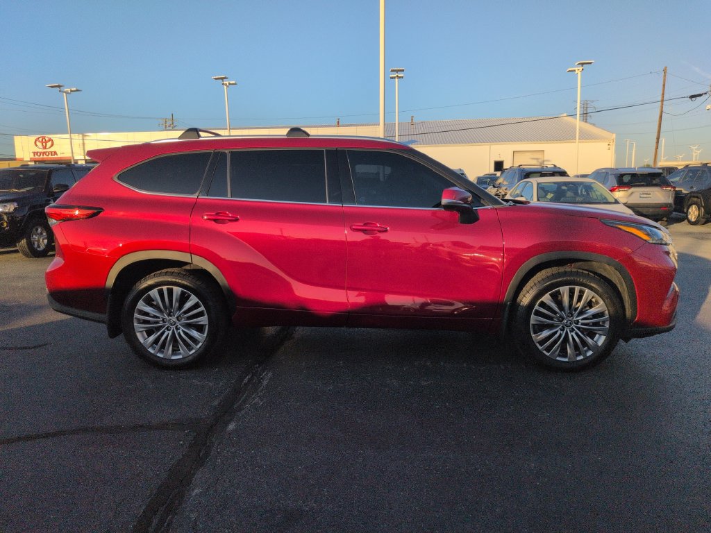 Used 2023 Toyota Highlander Platinum FWD image 6