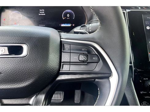 Used 2024 Jeep Grand Cherokee L Laredo AWD/4WD image 22
