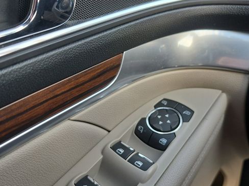 Used 2018 Ford Explorer Limited w/ Ford Safe & Smart Package FWD image 12
