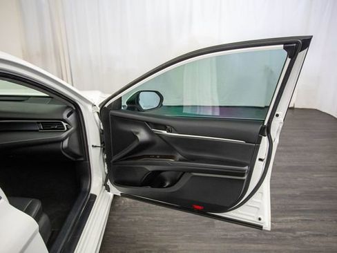 Used 2021 Toyota Camry SE FWD image 17