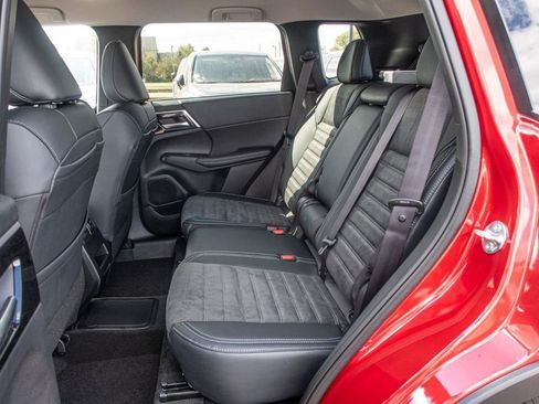 New 2025 Mitsubishi Outlander 4WD Plug-In Hybrid image 25