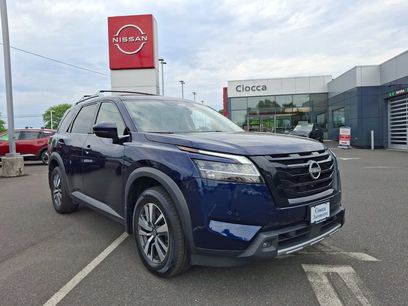 Used 2024 Nissan Pathfinder SL w/ Black Appearance Package