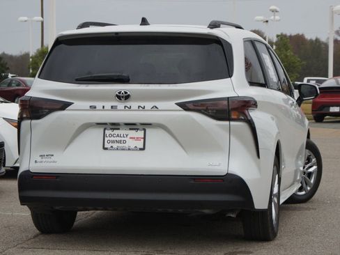 Used 2026 Toyota Sienna XLE image 24