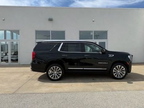 Used 2021 GMC Yukon Denali w/ Denali Premium Package image 5