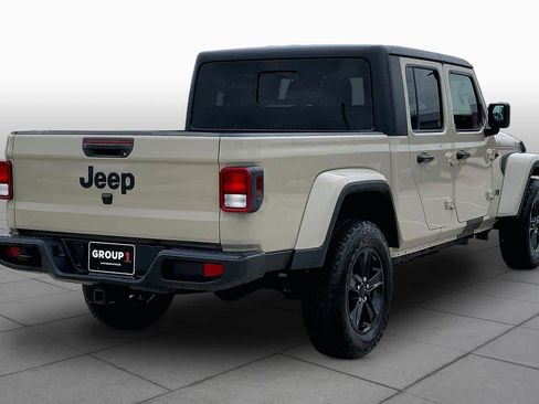 Used 2022 Jeep Gladiator Sport AWD/4WD image 13