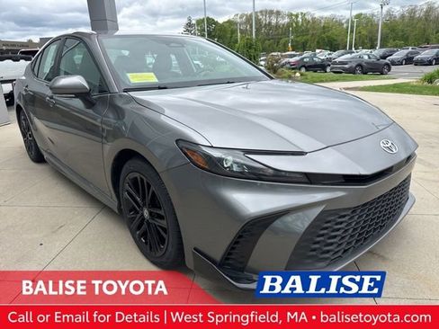 Used 2025 Toyota Camry SE FWD image 1