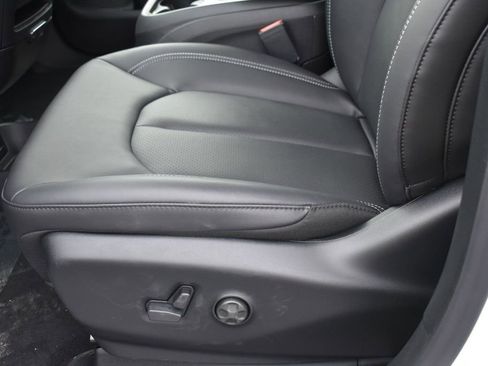 New 2026 Chrysler Voyager LX image 12