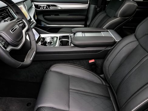 Used 2023 Jeep Grand Wagoneer L Series II w/ Premium Group II image 7