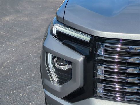 Used 2023 GMC Canyon Denali image 10