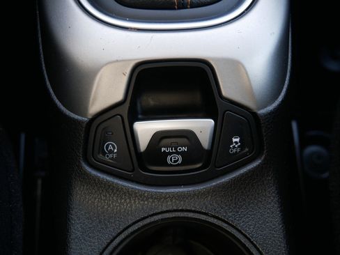 Used 2019 Jeep Compass Latitude w/ Popular Equipment Group image 17