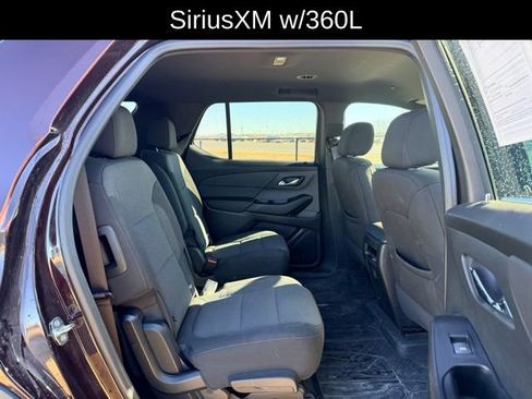 Used 2023 Chevrolet Traverse LT image 9