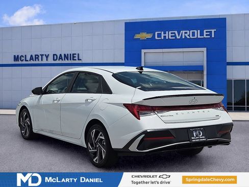 Used 2025 Hyundai Elantra SEL FWD image 4