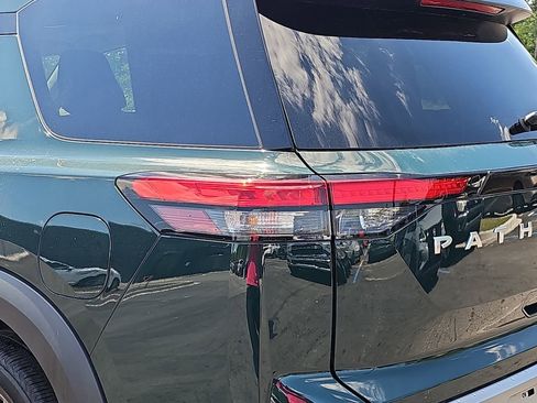 Used 2024 Nissan Pathfinder SL w/ SL Premium Package image 39