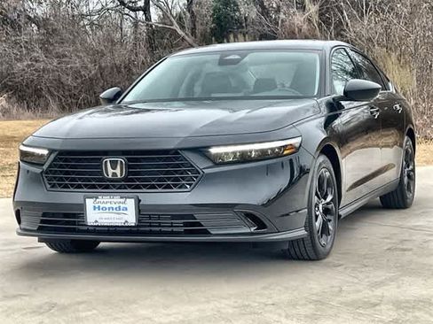 Certified 2025 Honda Accord SE image 2