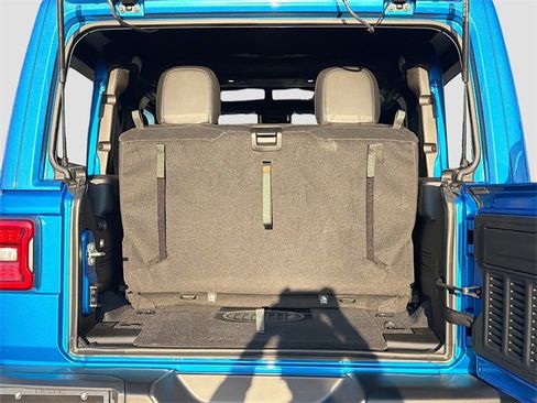 Used 2025 Jeep Wrangler Rubicon image 12