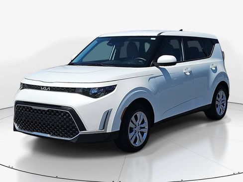 Used 2024 Kia Soul LX FWD image 11