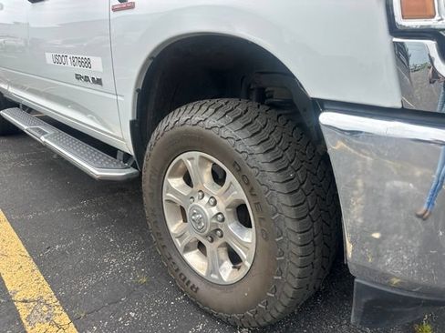 Used 2024 RAM 2500 Big Horn AWD/4WD image 3