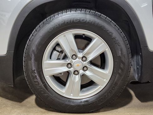 Used 2022 Chevrolet Trax LS w/ Tint and Cruise Package image 28