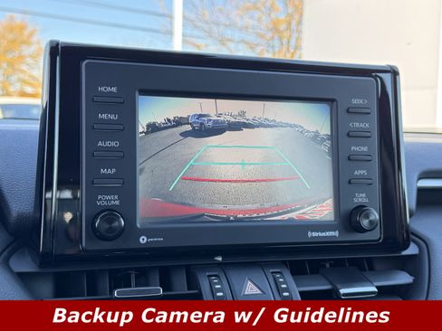 Used 2020 Toyota RAV4 XLE Premium image 8