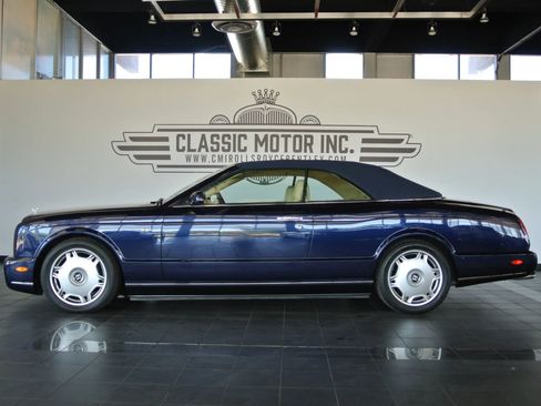 Used 2009 Bentley Azure RWD image 3