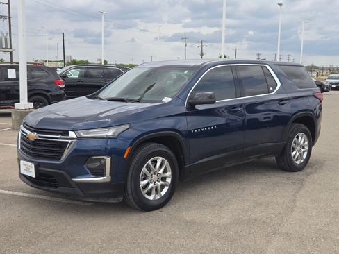 Used 2022 Chevrolet Traverse LS image 7