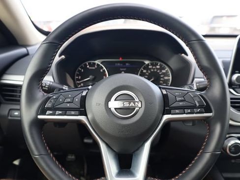 Used 2025 Nissan Altima 2.5 SR FWD image 17