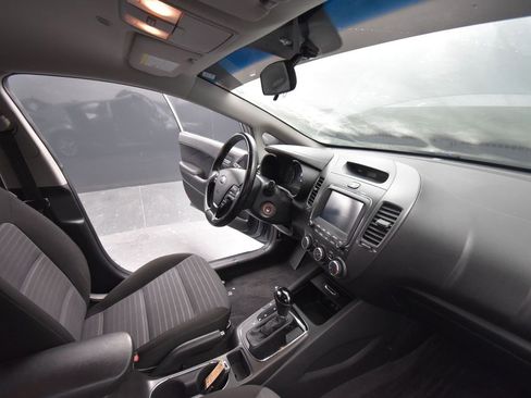 Used 2017 Kia Forte S image 18