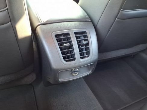 Used 2019 Ford Taurus SEL w/ Equipment Group 201A FWD image 9