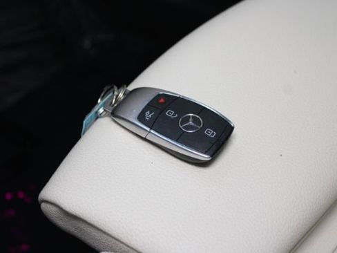 Used 2021 Mercedes-Benz GLA 250 w/ Premium Package image 16