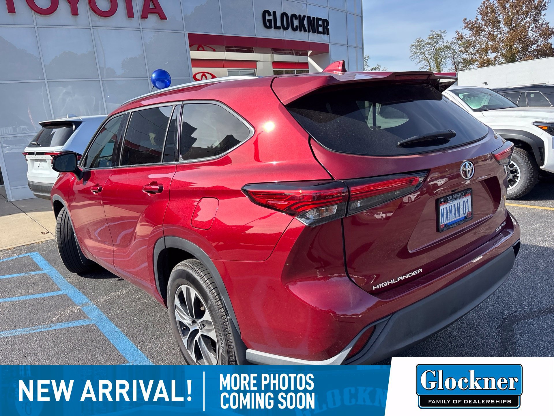 Used 2020 Toyota Highlander XLE AWD/4WD image 5
