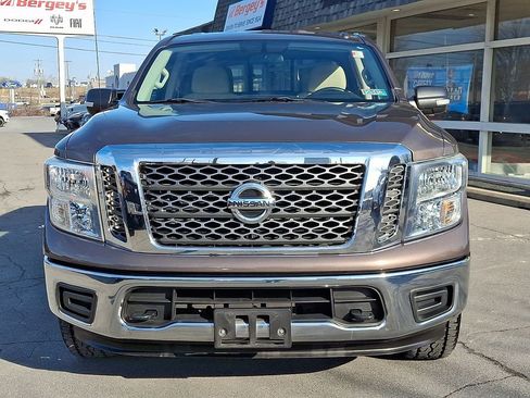 Used 2017 Nissan Titan SV image 2
