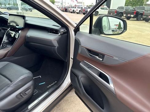 Used 2021 Toyota Venza Limited AWD/4WD image 7