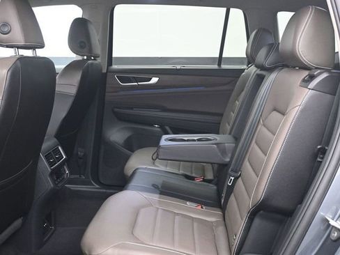 Used 2025 Volkswagen Atlas SEL AWD/4WD image 5