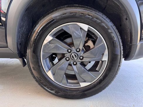 Used 2024 Nissan Rogue SV FWD image 24