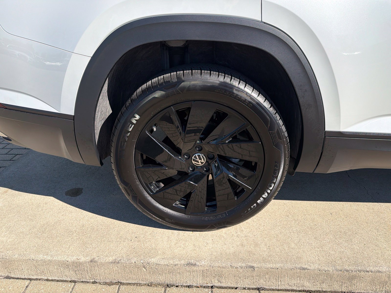Used 2026 Volkswagen Atlas SE w/ Black Wheel Package AWD/4WD image 13