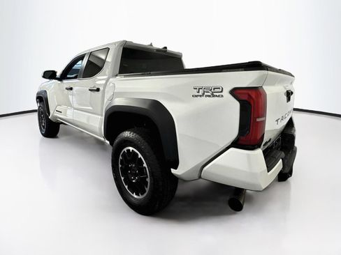 Certified 2025 Toyota Tacoma TRD Off-Road AWD/4WD image 5