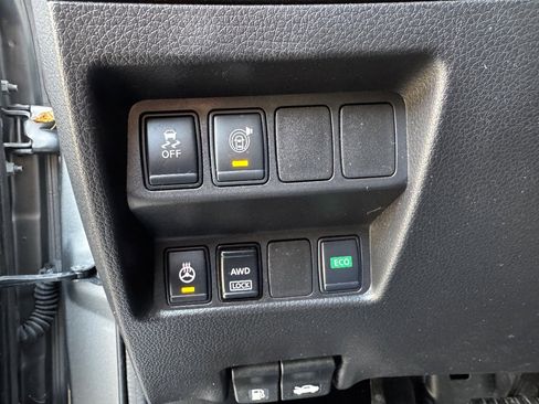 Used 2017 Nissan Rogue Sport SV w/ SV Premium Package image 29